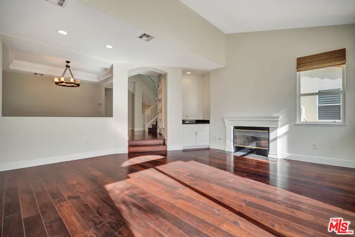 Expansive Living room