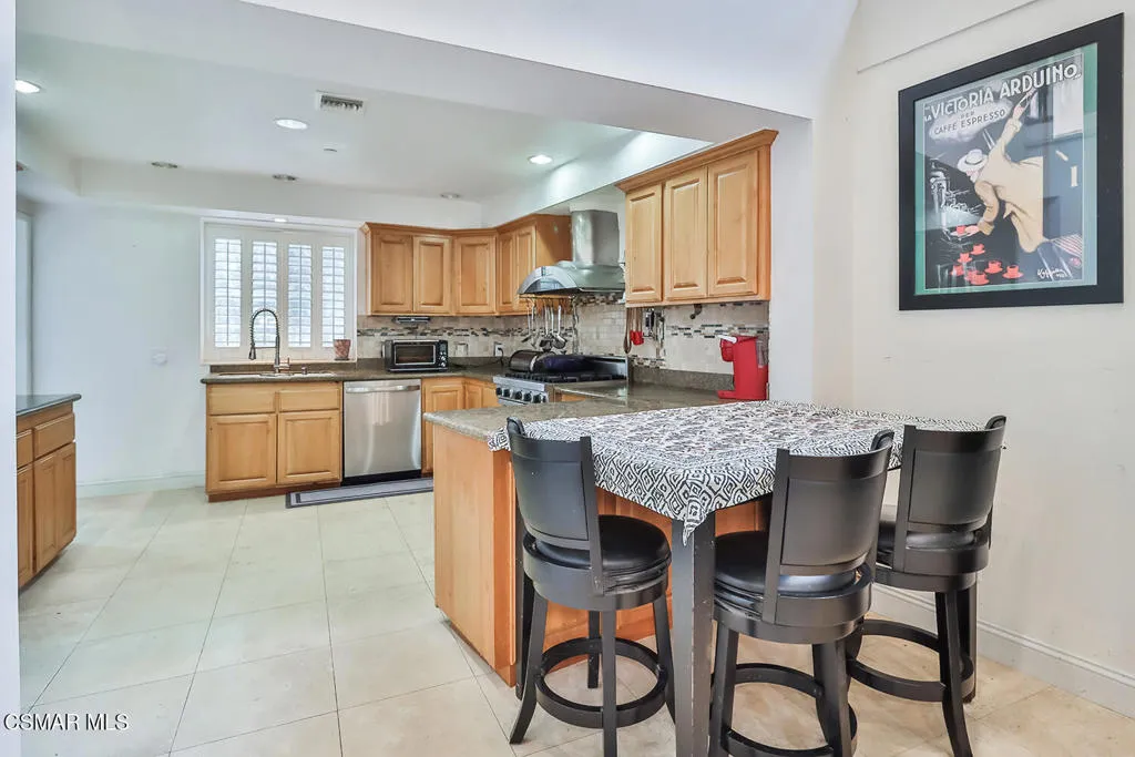 4120 Carrizal Road, Woodland Hills, California 91364 home-pic-18