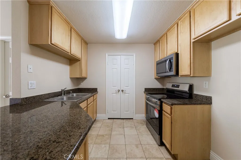 2400 Del Mar Way  home-pic-6