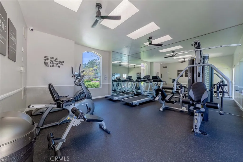 2400 Del Mar Way  home-pic-5