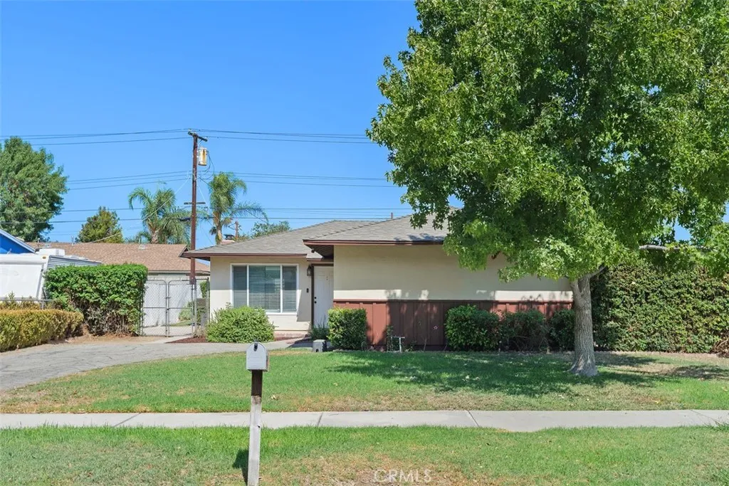 4117 Bel Air, Riverside, California 92503 home-pic-1