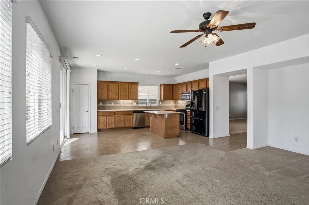 19845 Silverwood Drive, Lake Elsinore, California 92530 home-pic-14
