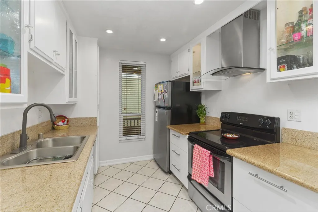 1000 W Macarthur Boulevard 18, Santa Ana, California 92707 home-pic-6