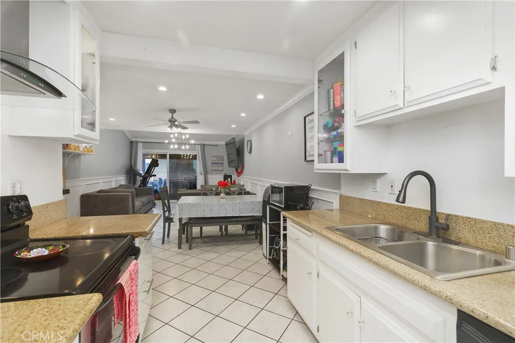 1000 W Macarthur Boulevard 18, Santa Ana, California 92707 home-pic-7