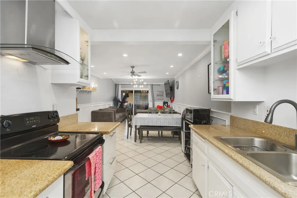 1000 W Macarthur Boulevard 18, Santa Ana, California 92707 home-pic-8