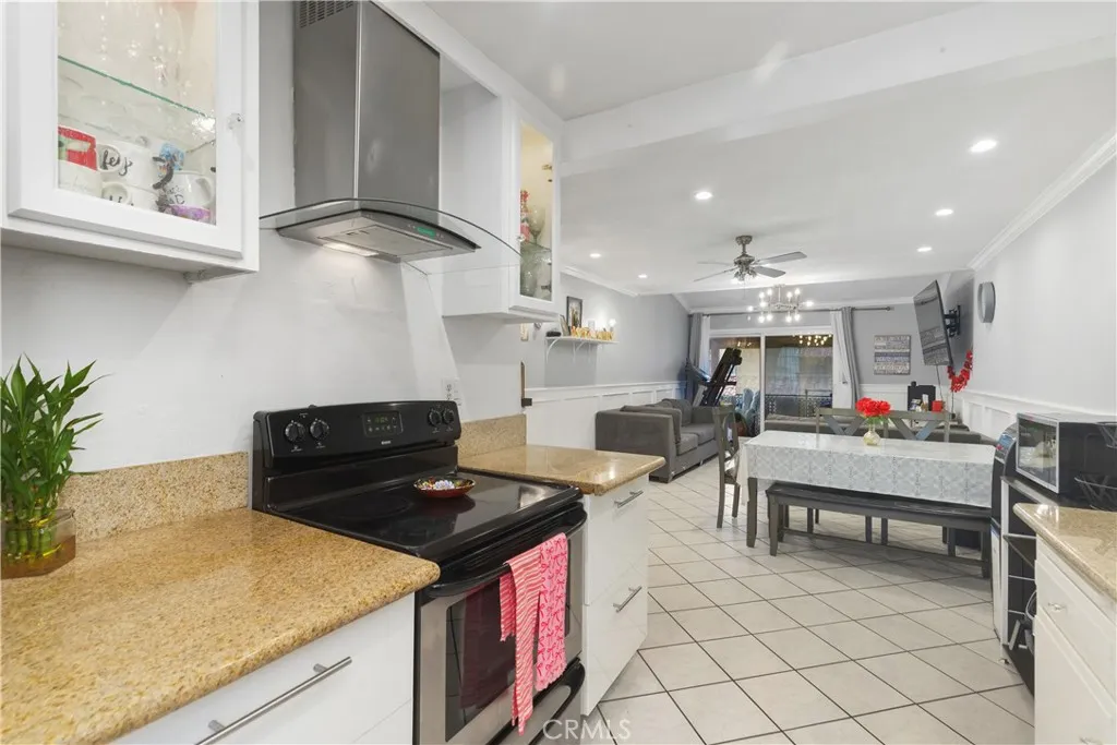 1000 W Macarthur Boulevard 18, Santa Ana, California 92707 home-pic-9
