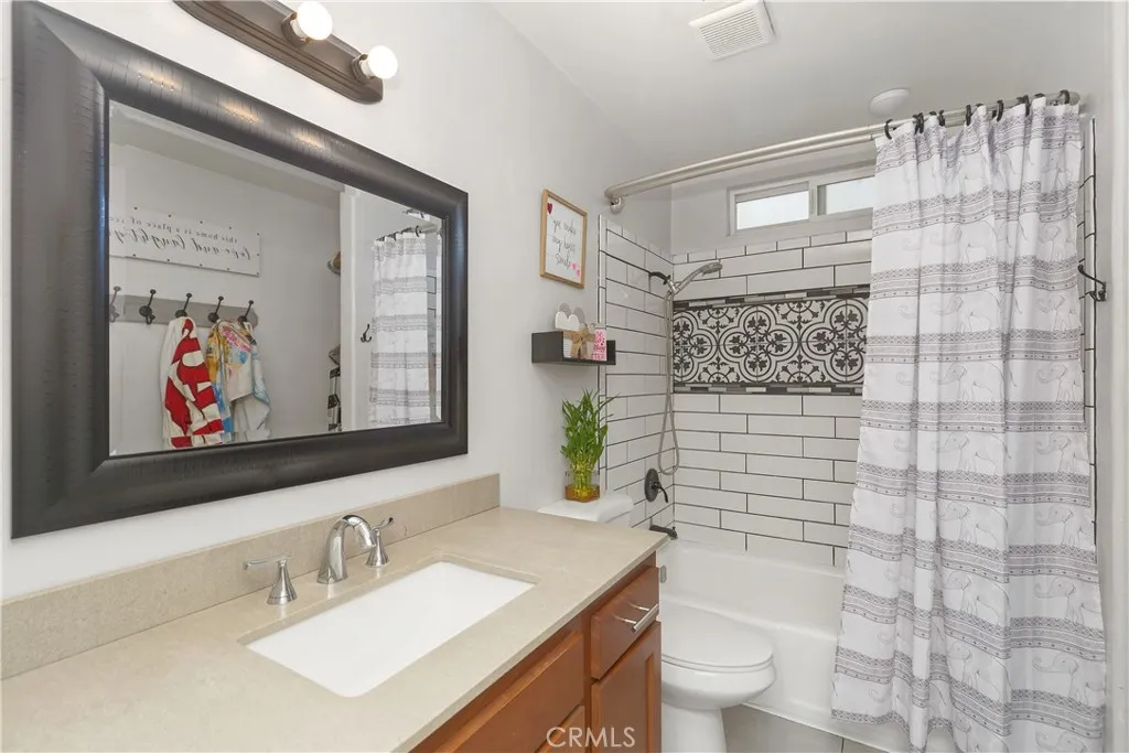 1000 W Macarthur Boulevard 18, Santa Ana, California 92707 home-pic-11