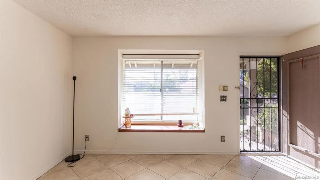 7483 Tooma St  home-pic-10