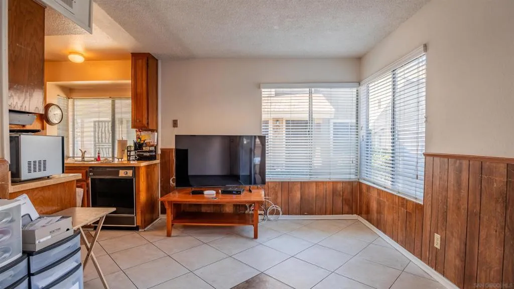 7483 Tooma St  home-pic-22