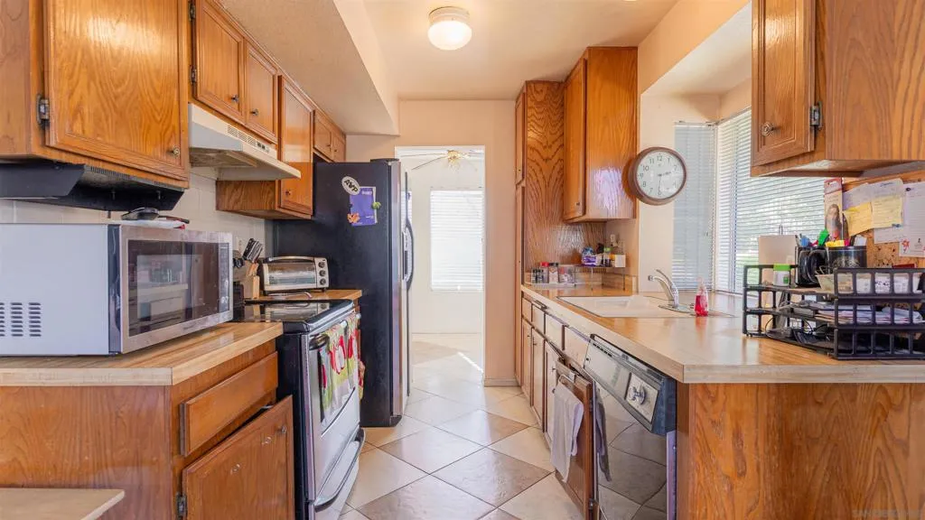 7483 Tooma St  home-pic-24