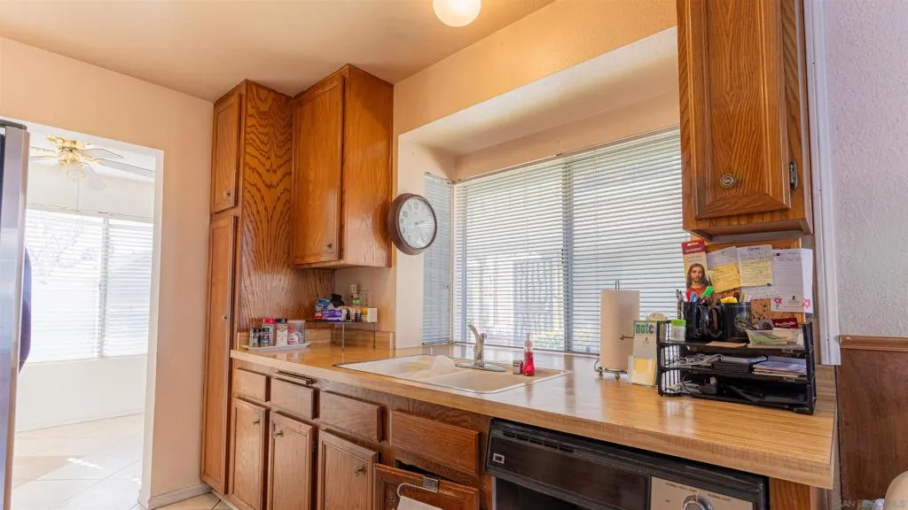 7483 Tooma St  home-pic-18