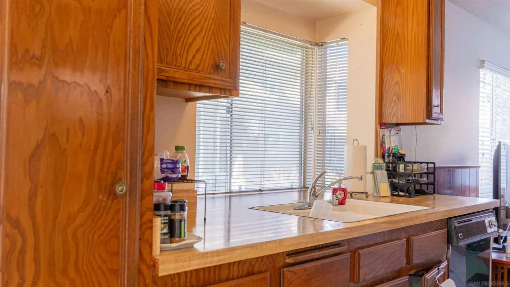 7483 Tooma St  home-pic-20