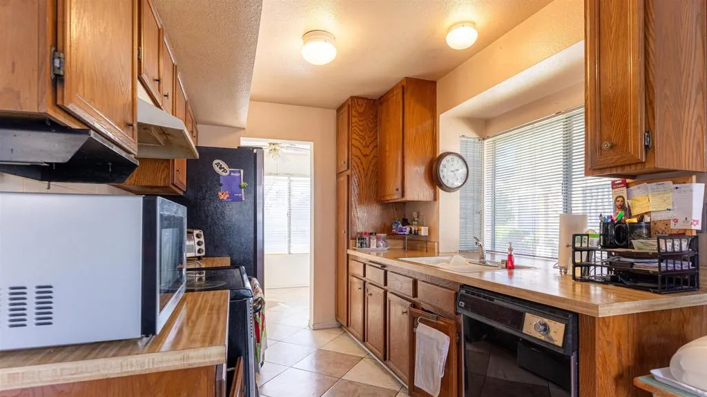 7483 Tooma St  home-pic-16