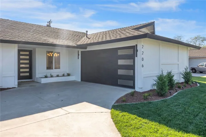 2206 E Athens, Orange, California 92867