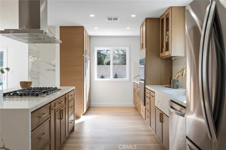 2206 E Athens, Orange, California 92867