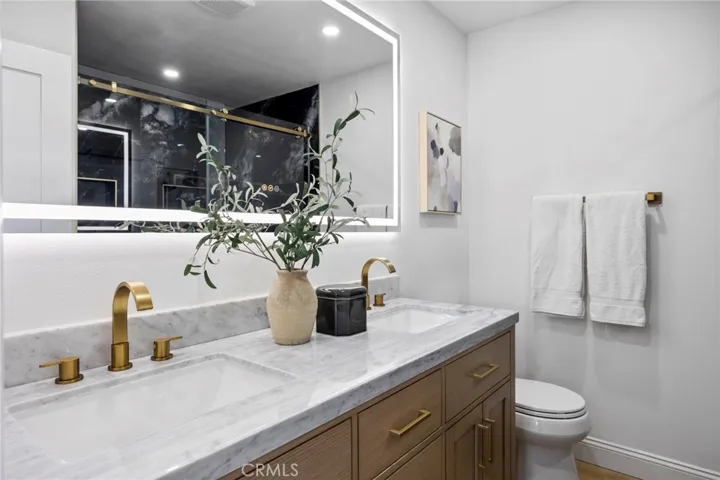 2206 E Athens, Orange, California 92867