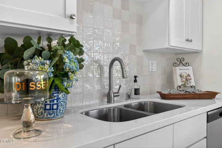 20-web-or-mls-UpmarketMedia-162WAlt-087