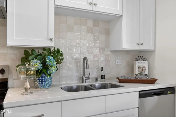 19-web-or-mls-UpmarketMedia-162WAlt-025