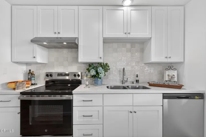 17-web-or-mls-UpmarketMedia-162WAlt-040