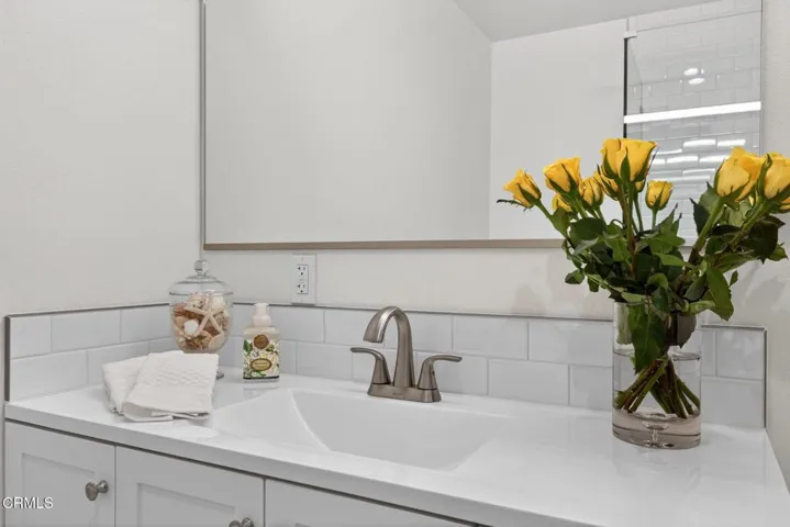 27-web-or-mls-UpmarketMedia-162WAlt-059