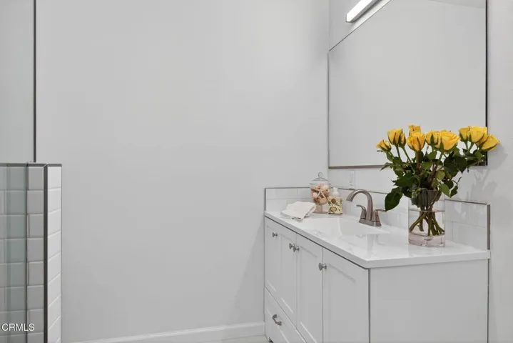 26-web-or-mls-UpmarketMedia-162WAlt-056