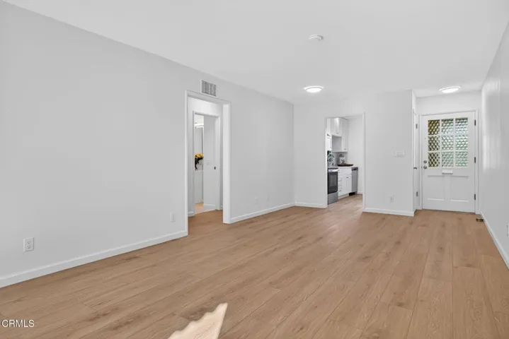 10-web-or-mls-UpmarketMedia-162WAlt-008