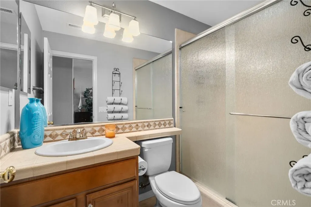 14175 Autumn Creek Court, Eastvale, California 92880 home-pic-13