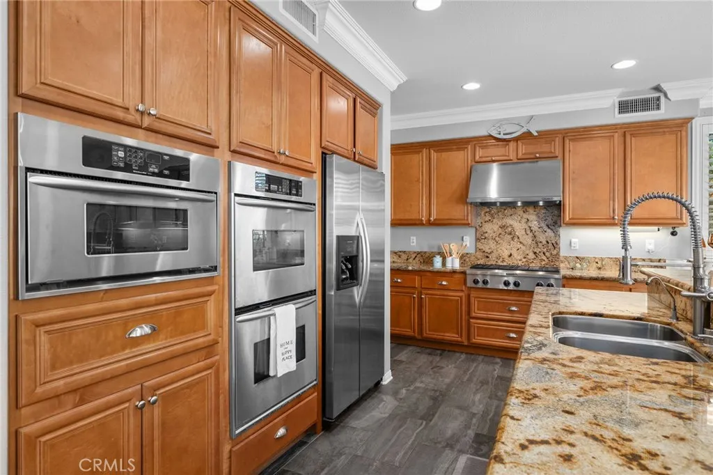 14175 Autumn Creek Court, Eastvale, California 92880 home-pic-22