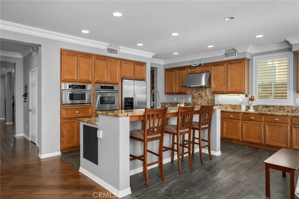 14175 Autumn Creek Court, Eastvale, California 92880 home-pic-18