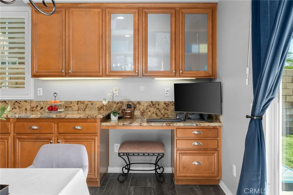 14175 Autumn Creek Court, Eastvale, California 92880 home-pic-20
