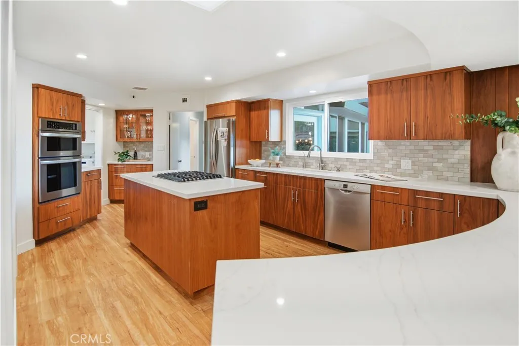 350 Pomona Avenue, Long Beach, California 90803 home-pic-4