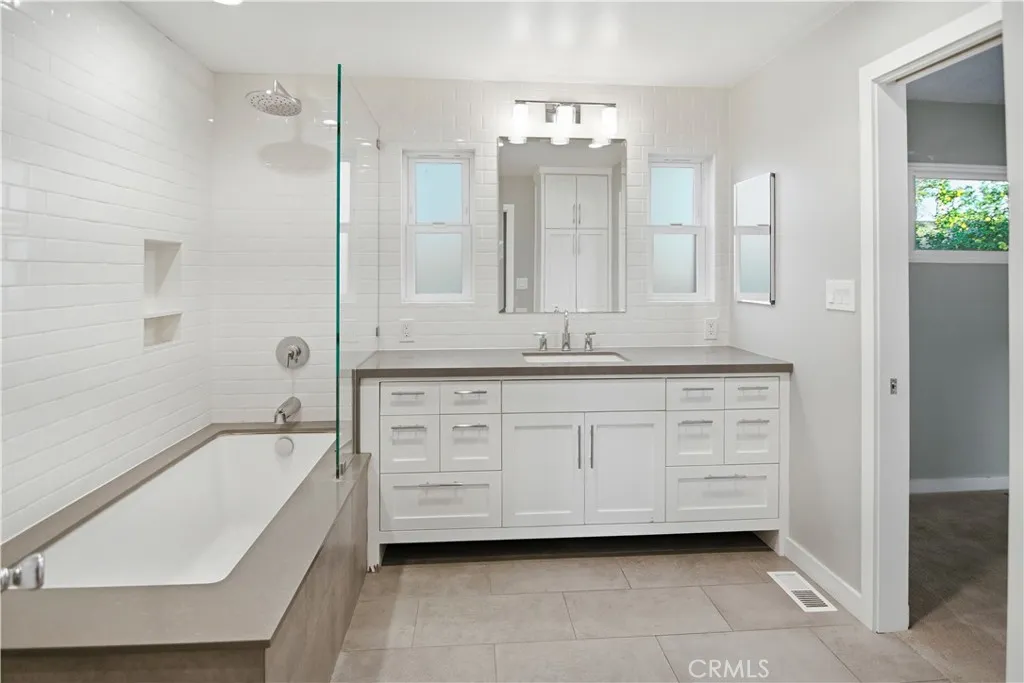 350 Pomona Avenue, Long Beach, California 90803 home-pic-18