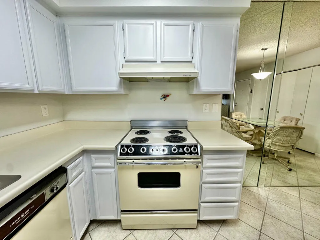 1679 Sunflower Court N, Palm Springs, California 92262 home-pic-11