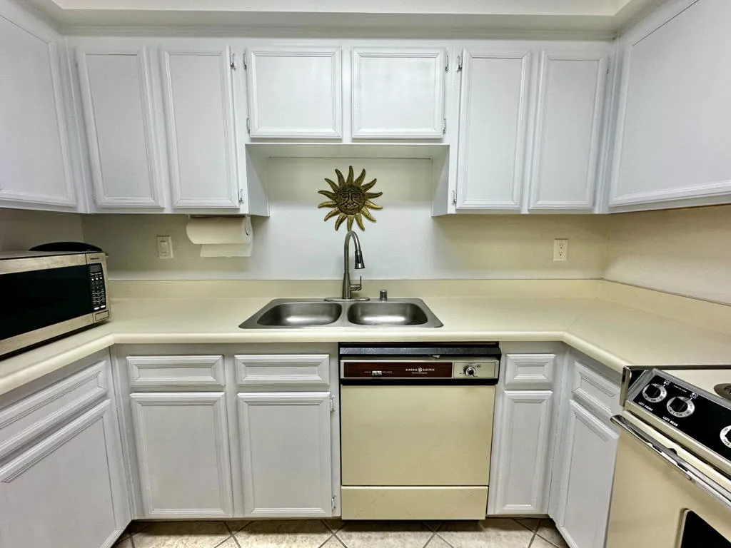 1679 Sunflower Court N, Palm Springs, California 92262 home-pic-12