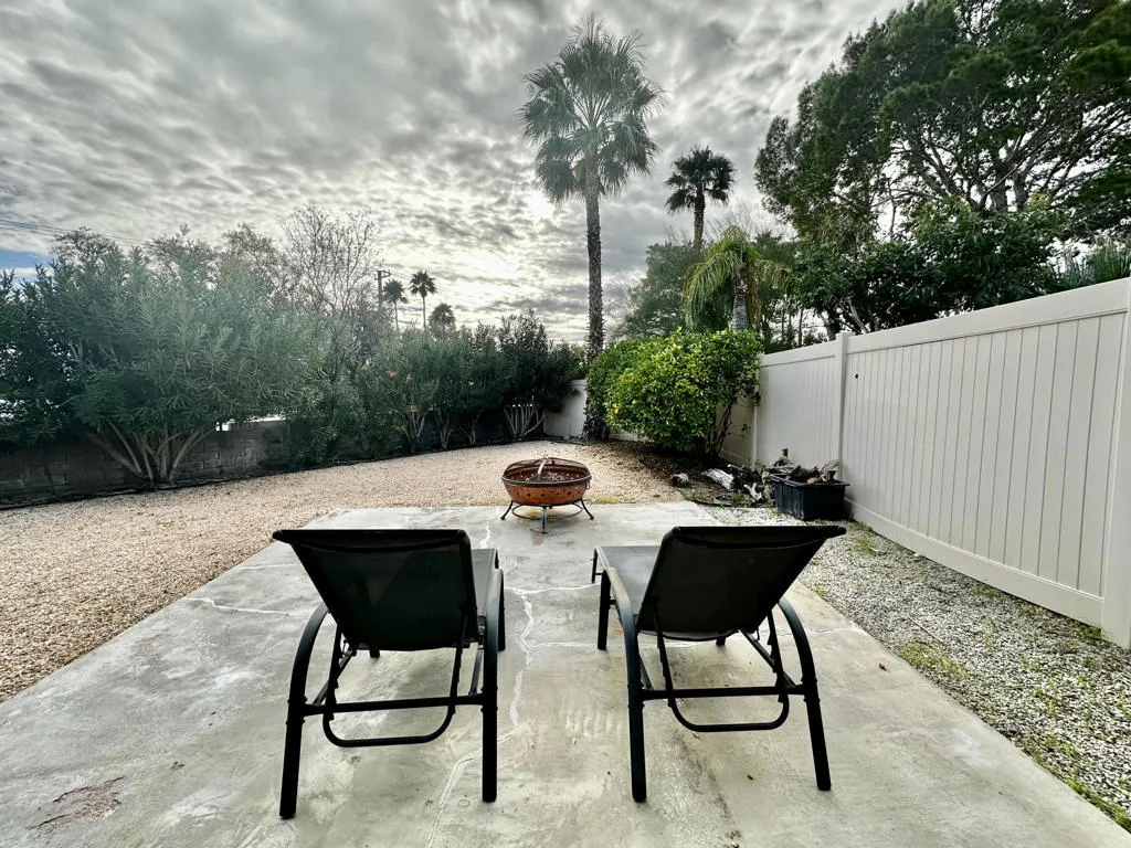 1679 Sunflower Court N, Palm Springs, California 92262 home-pic-50
