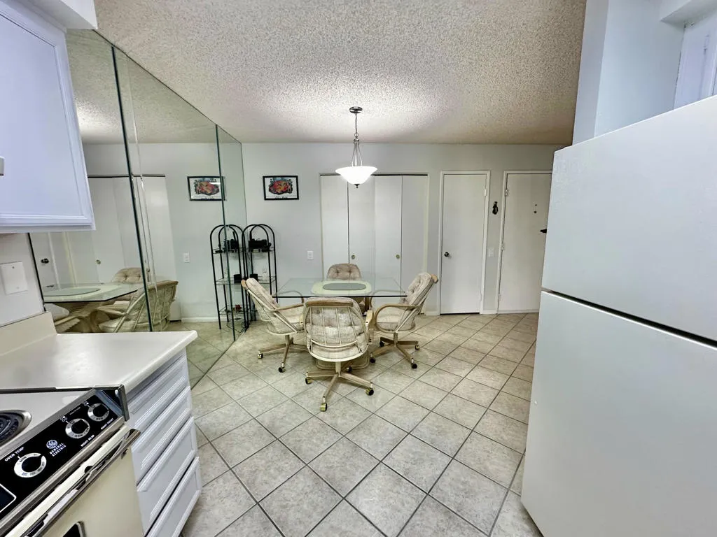 1679 Sunflower Court N, Palm Springs, California 92262 home-pic-14