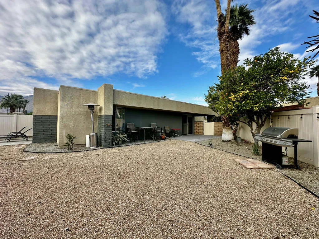 1679 Sunflower Court N, Palm Springs, California 92262 home-pic-43