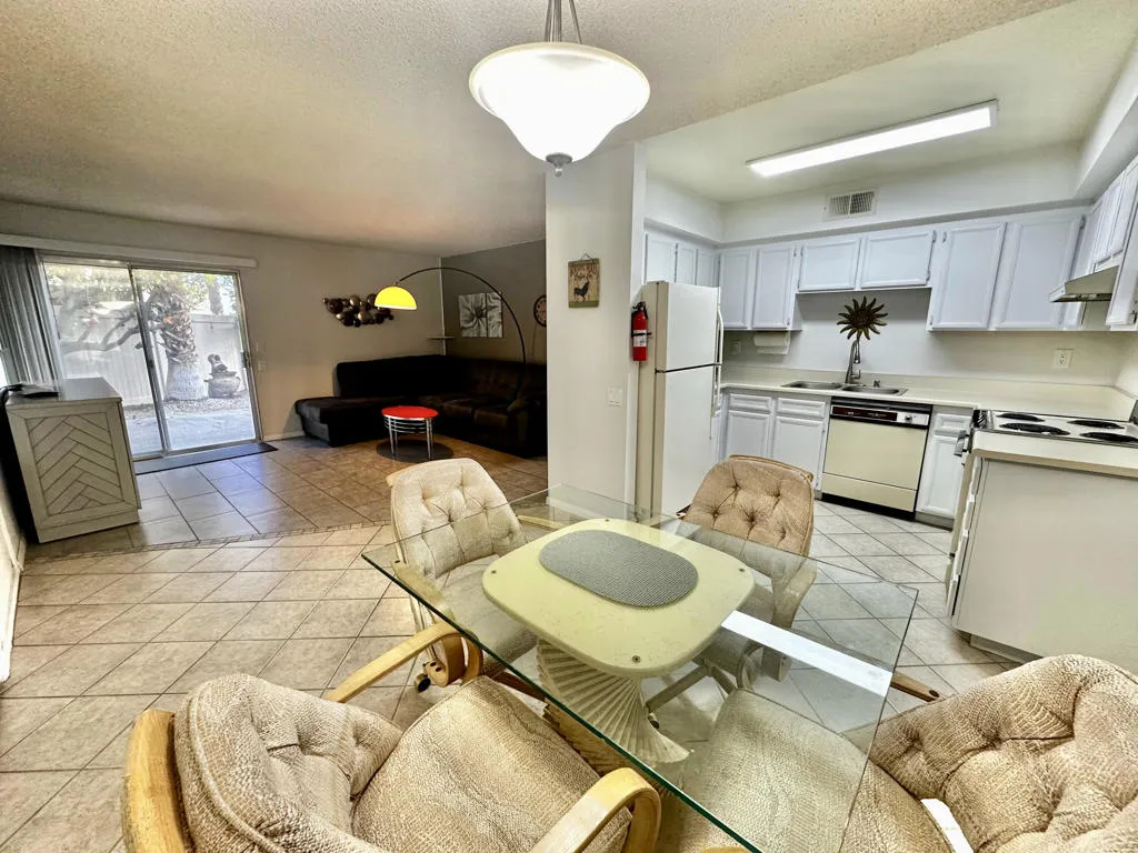 1679 Sunflower Court N, Palm Springs, California 92262 home-pic-7