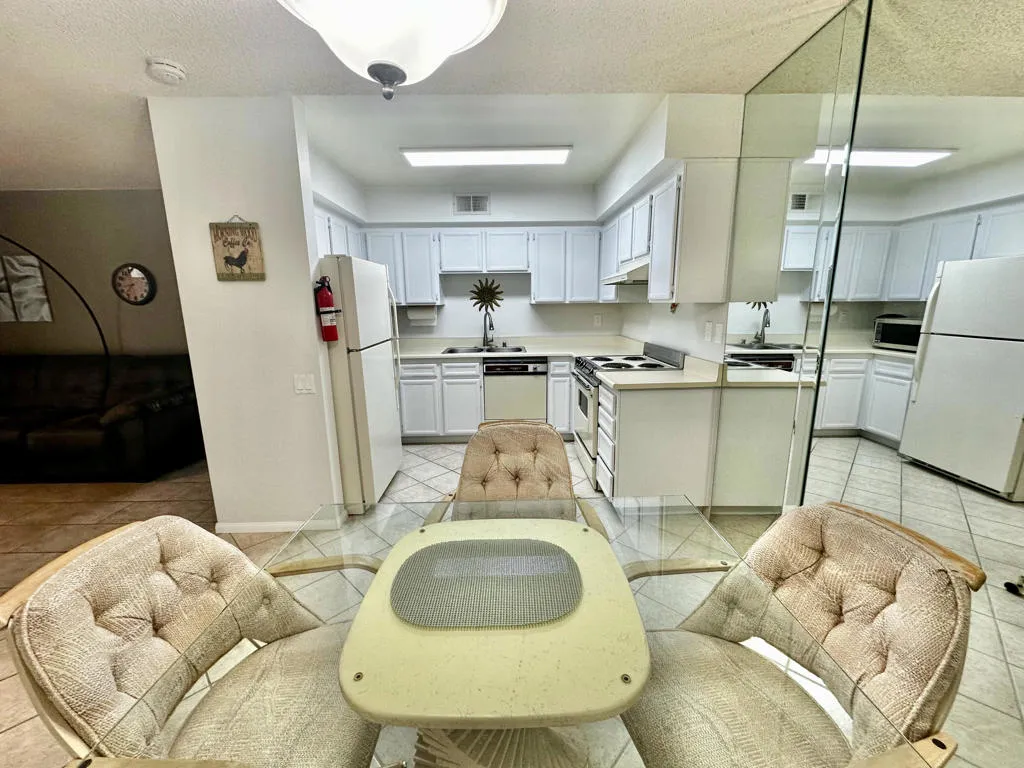 1679 Sunflower Court N, Palm Springs, California 92262 home-pic-8