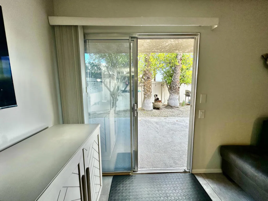 1679 Sunflower Court N, Palm Springs, California 92262 home-pic-36