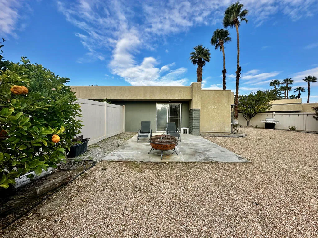 1679 Sunflower Court N, Palm Springs, California 92262 home-pic-47
