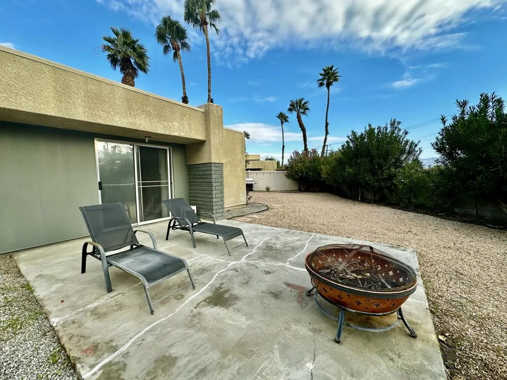 1679 Sunflower Court N, Palm Springs, California 92262 home-pic-48