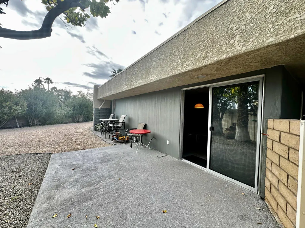 1679 Sunflower Court N, Palm Springs, California 92262 home-pic-38
