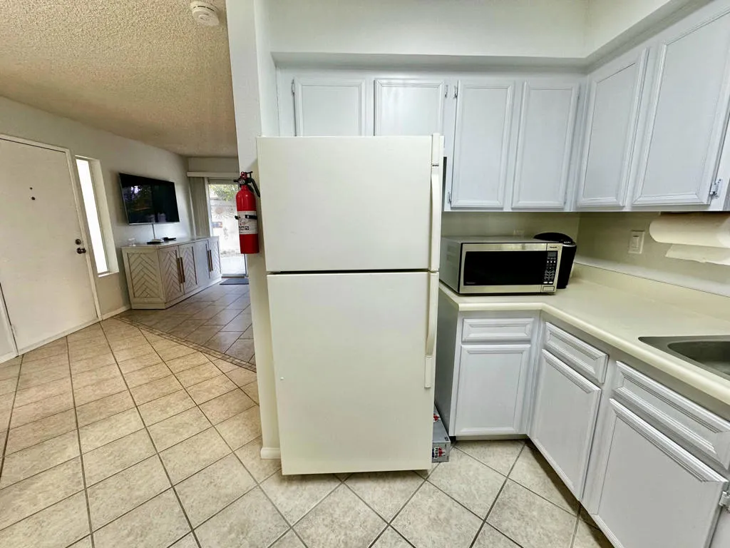 1679 Sunflower Court N, Palm Springs, California 92262 home-pic-13
