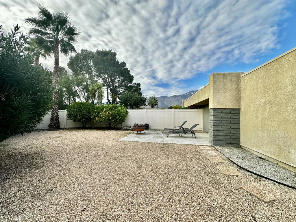1679 Sunflower Court N, Palm Springs, California 92262 home-pic-44