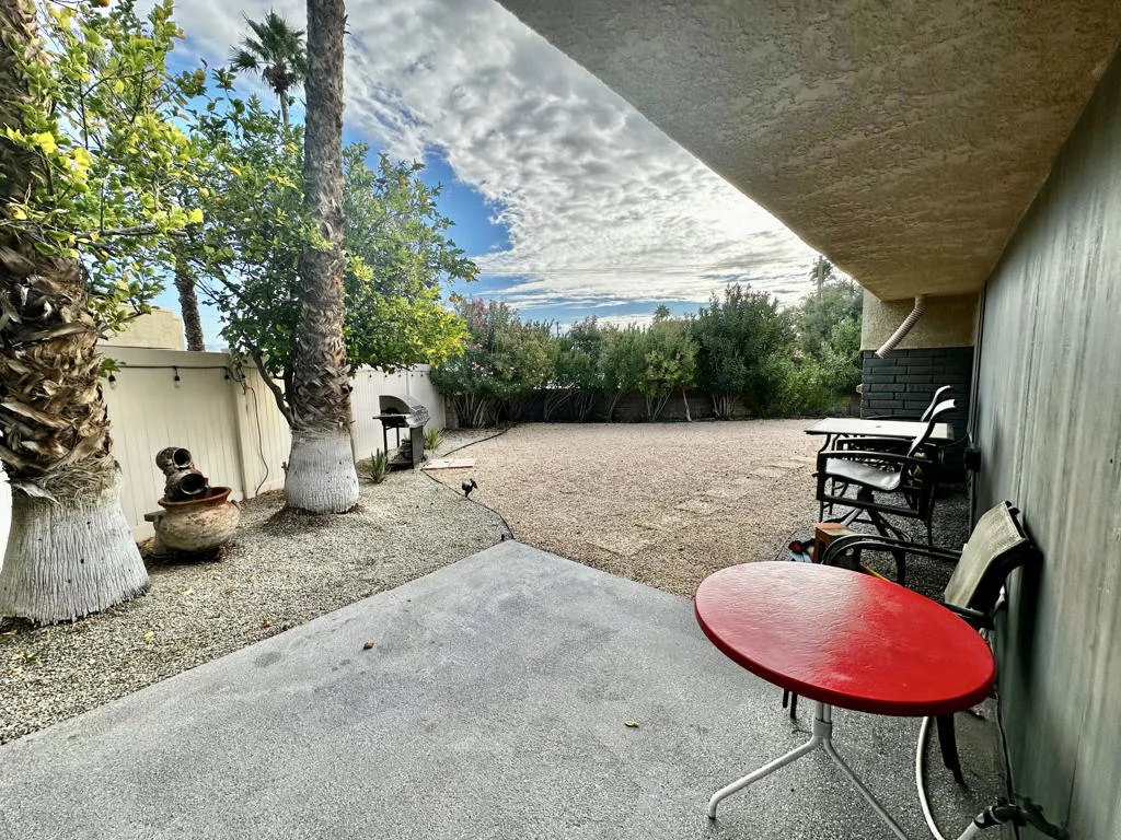 1679 Sunflower Court N, Palm Springs, California 92262 home-pic-40