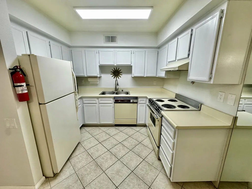 1679 Sunflower Court N, Palm Springs, California 92262 home-pic-9