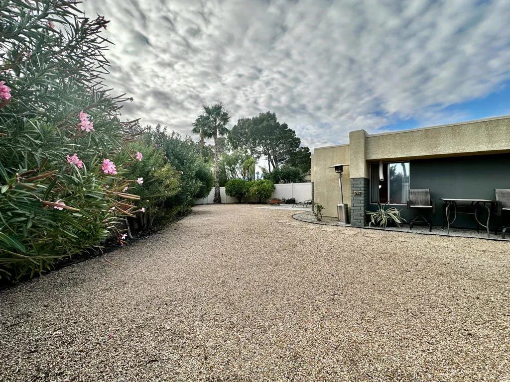 1679 Sunflower Court N, Palm Springs, California 92262 home-pic-42