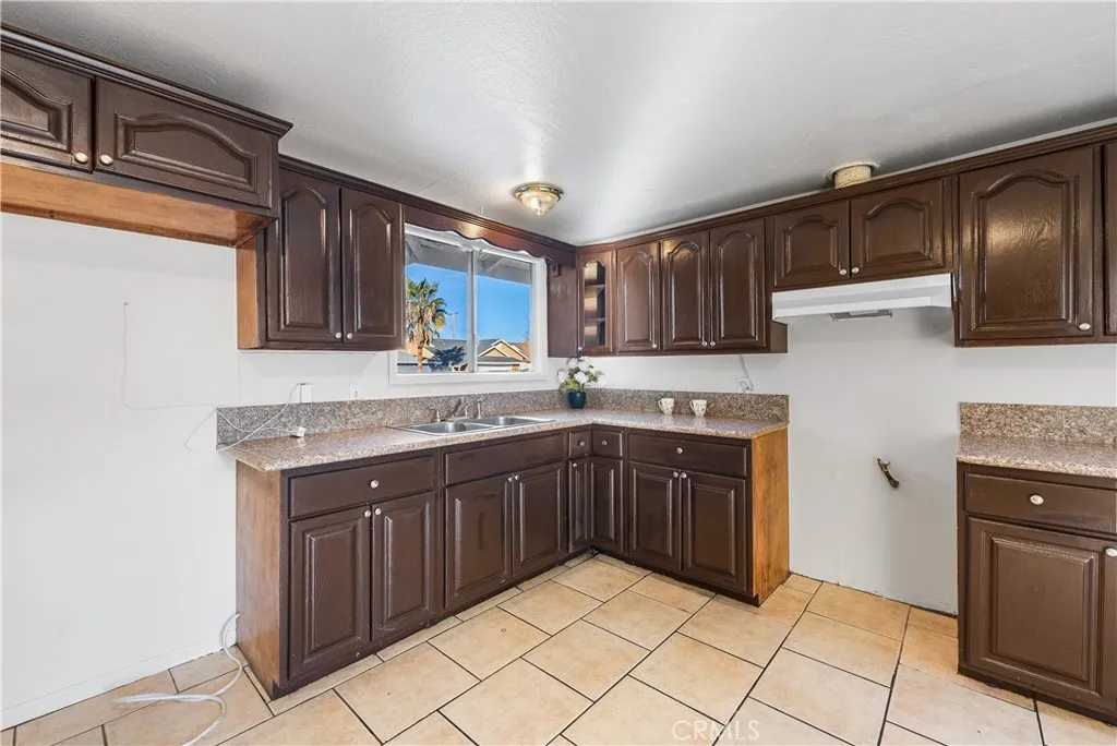 1252 E Avenue R6, Palmdale, California 93550 home-pic-8