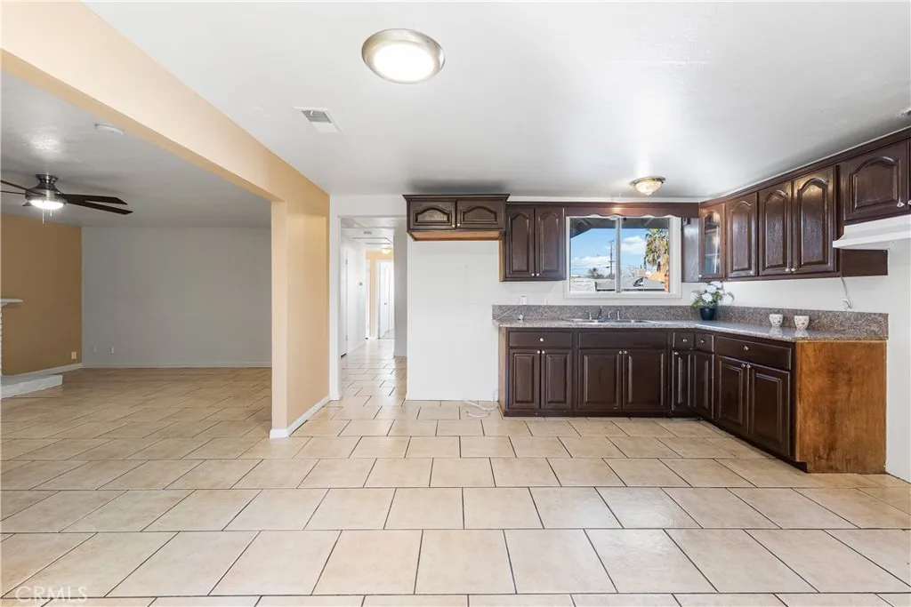 1252 E Avenue R6, Palmdale, California 93550 home-pic-11